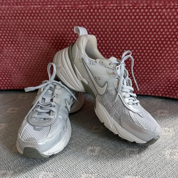 Nike Light Gray V2K Run Sneaker Brand New Never Worn - Picture 1 of 10
